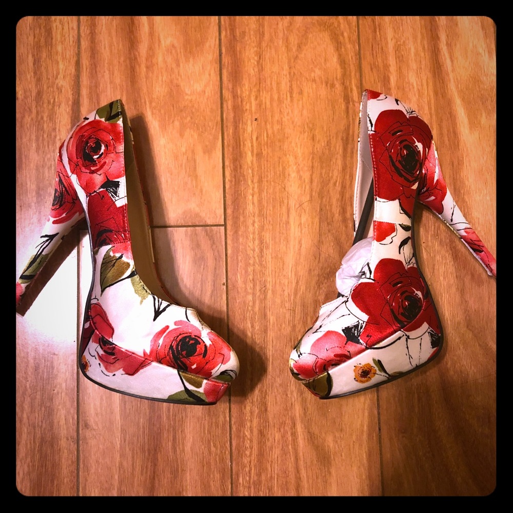 💕Brand new Floral High Heels
